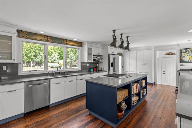 11 Stonegate Road, Warren, RI 02885