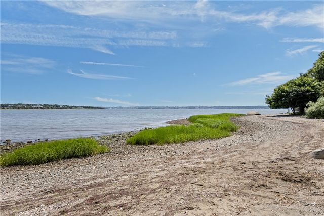 11 Stonegate Road, Warren, RI 02885