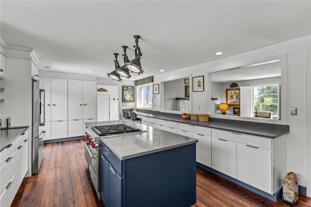11 Stonegate Road, Warren, RI 02885