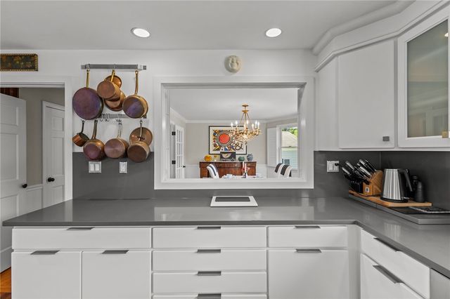 11 Stonegate Road, Warren, RI 02885