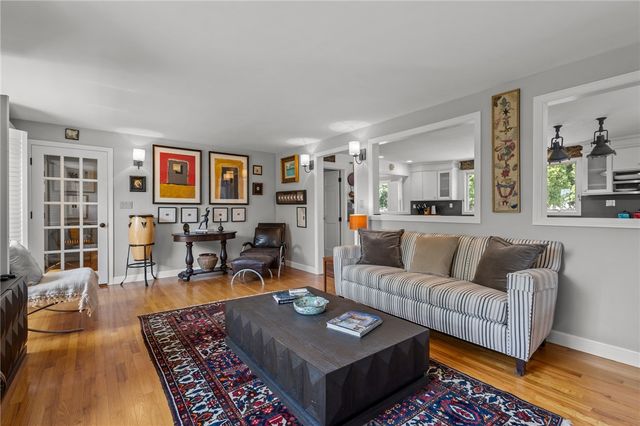 11 Stonegate Road, Warren, RI 02885