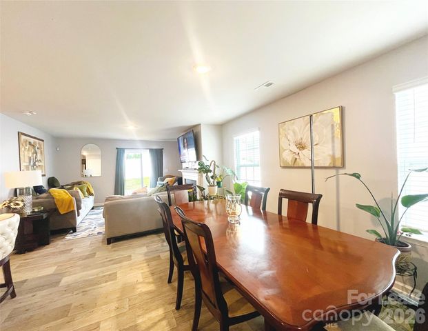 3044 Winesap Drive, Dallas, NC 28034