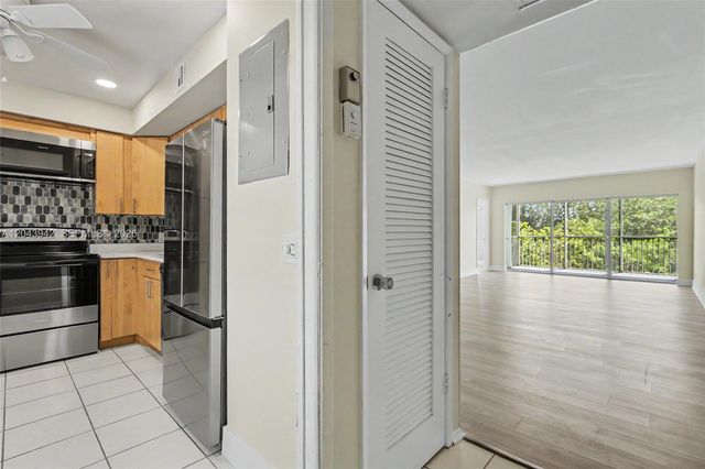 3250 N Palm Aire Dr 406, Pompano Beach, FL 33069