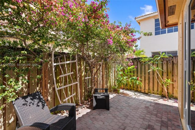 1282 Grant Court, Hollywood, FL 33019