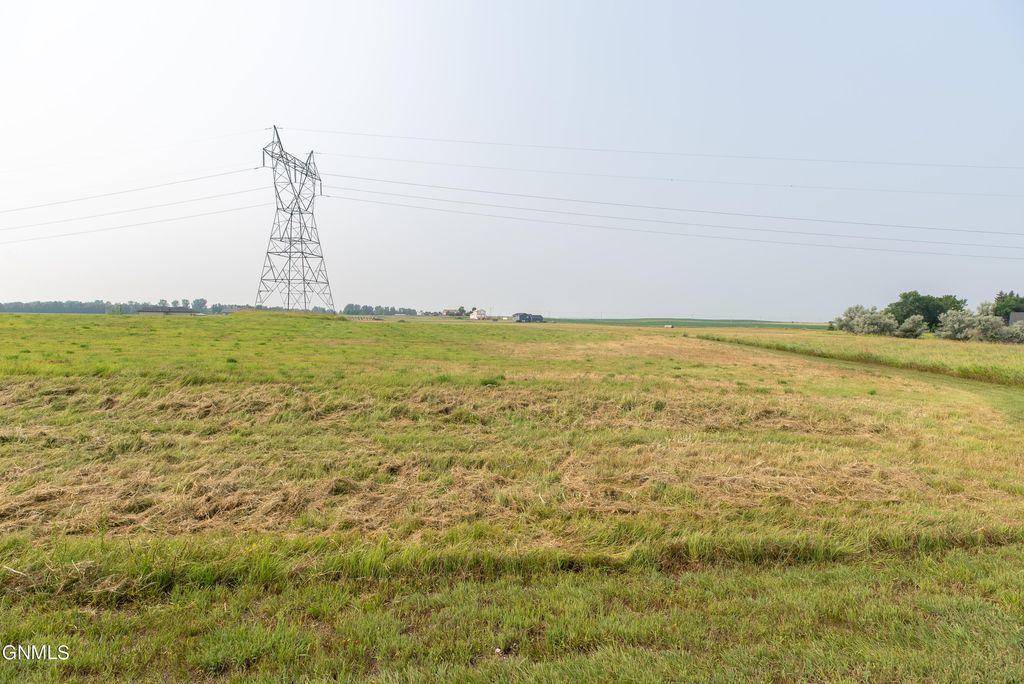 11313 Creek Top Road, Menoken, ND 58558