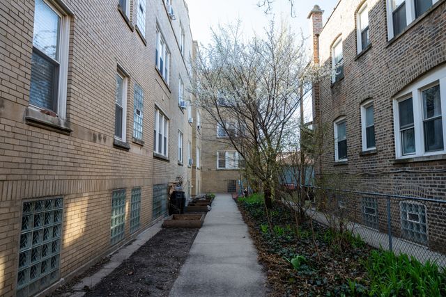 3135 W LELAND Avenue 1W, Chicago, IL 60625