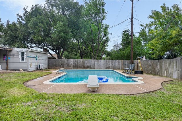 2802 Woodmeadow Drive, Bryan, TX 77802