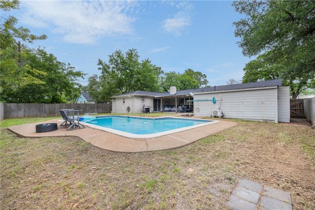 2802 Woodmeadow Drive, Bryan, TX 77802