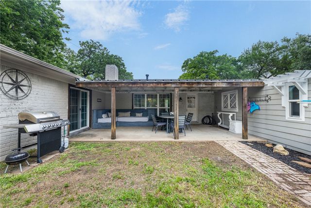 2802 Woodmeadow Drive, Bryan, TX 77802