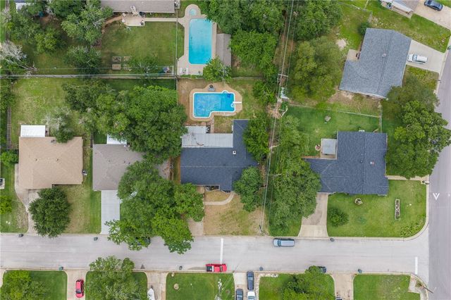 2802 Woodmeadow Drive, Bryan, TX 77802