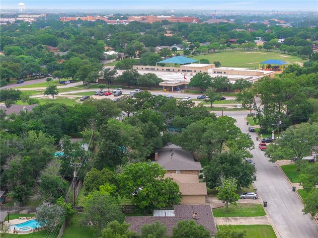 2802 Woodmeadow Drive, Bryan, TX 77802