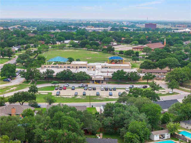 2802 Woodmeadow Drive, Bryan, TX 77802