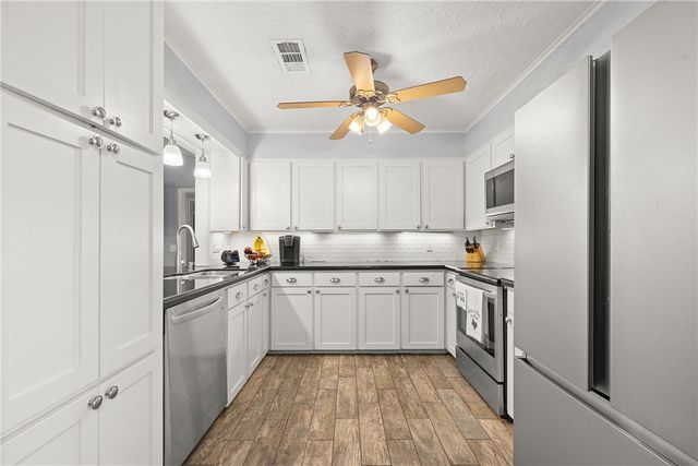 2802 Woodmeadow Drive, Bryan, TX 77802
