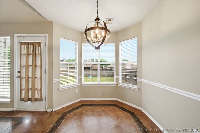 5318 Redbud Drive, Sand Springs, OK 74063