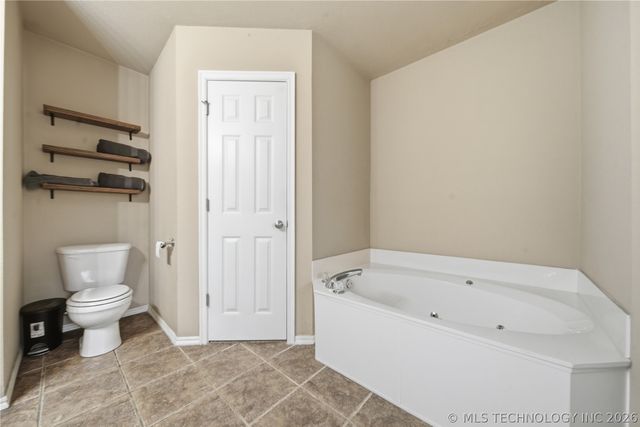 5318 Redbud Drive, Sand Springs, OK 74063