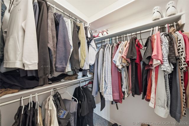 5318 Redbud Drive, Sand Springs, OK 74063