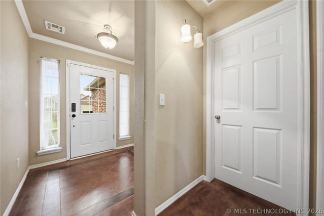 5318 Redbud Drive, Sand Springs, OK 74063