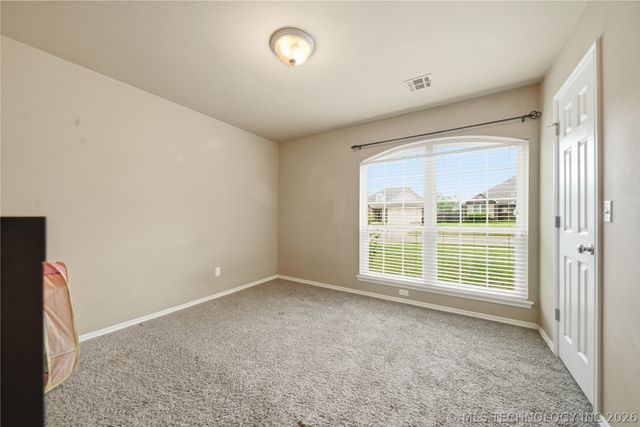 5318 Redbud Drive, Sand Springs, OK 74063