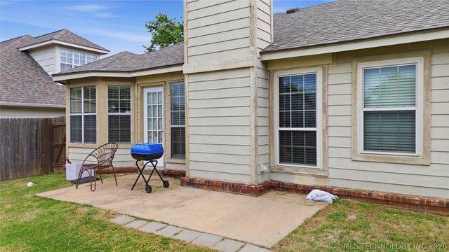 5318 Redbud Drive, Sand Springs, OK 74063