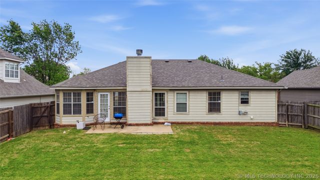 5318 Redbud Drive, Sand Springs, OK 74063