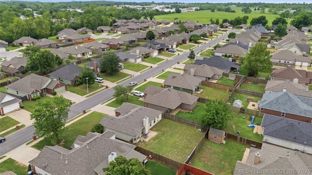 5318 Redbud Drive, Sand Springs, OK 74063