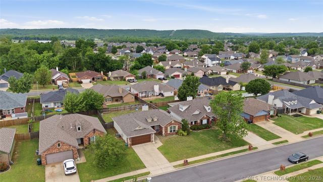 5318 Redbud Drive, Sand Springs, OK 74063