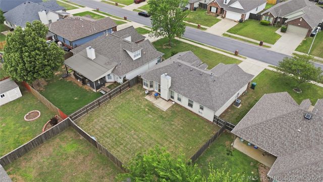 5318 Redbud Drive, Sand Springs, OK 74063