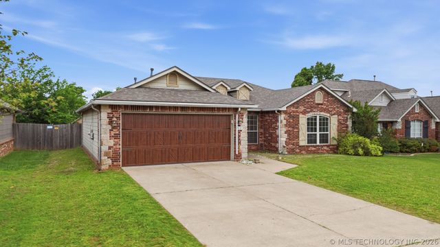 5318 Redbud Drive, Sand Springs, OK 74063