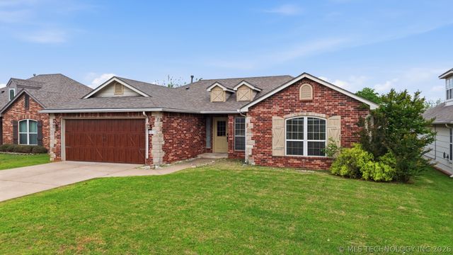 5318 Redbud Drive, Sand Springs, OK 74063