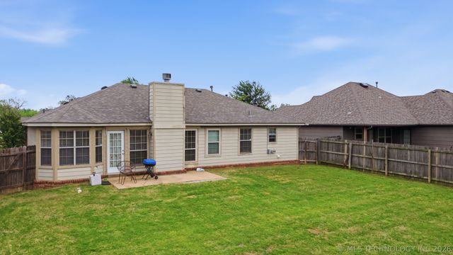 5318 Redbud Drive, Sand Springs, OK 74063