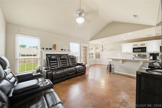 5318 Redbud Drive, Sand Springs, OK 74063