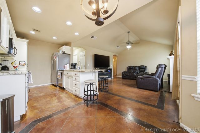 5318 Redbud Drive, Sand Springs, OK 74063