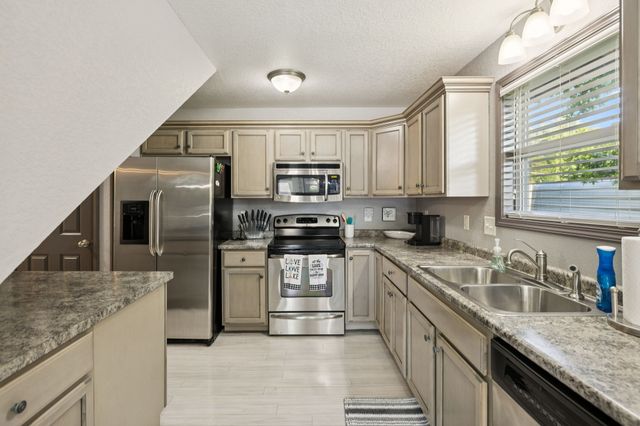 117 Sparrow Ln, Dover, TN 37058