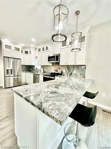 442 Ardmore Drive, Ferndale, MI 48220