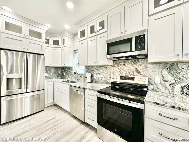442 Ardmore Drive, Ferndale, MI 48220