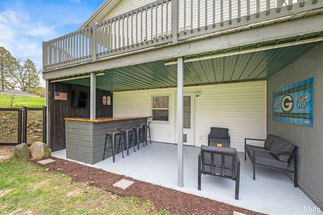 816 W Montcalm Street, Greenville, MI 48838