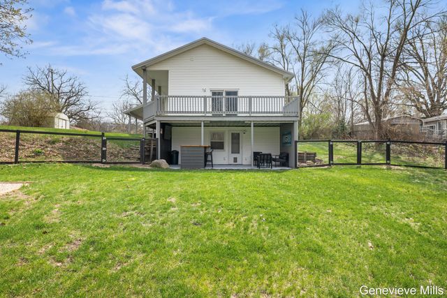 816 W Montcalm Street, Greenville, MI 48838