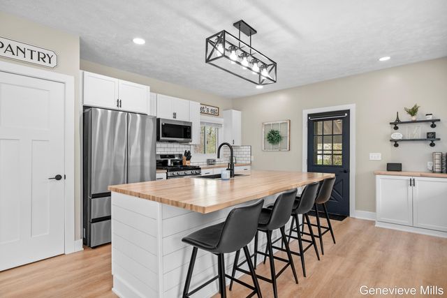 816 W Montcalm Street, Greenville, MI 48838