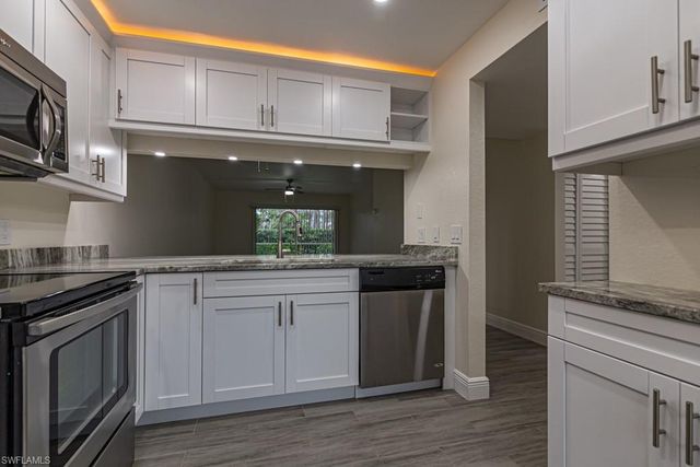 2562 Kings Lake BLVD, Naples, FL 34112