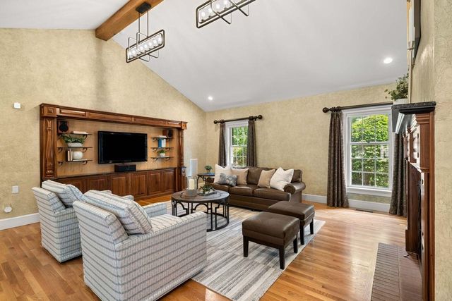 56 Oak Drive, Bedford, NH 03110