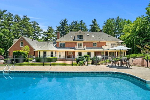 56 Oak Drive, Bedford, NH 03110