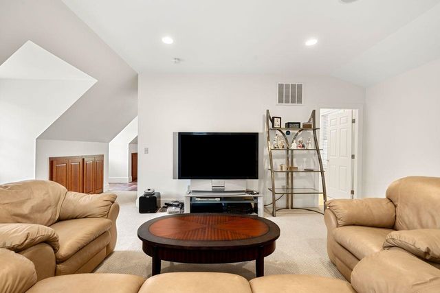56 Oak Drive, Bedford, NH 03110