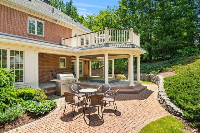 56 Oak Drive, Bedford, NH 03110