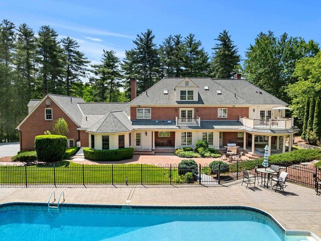 56 Oak Drive, Bedford, NH 03110