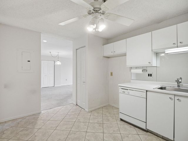 3920 Mystic Valley Pkwy 423, Medford, MA 02155