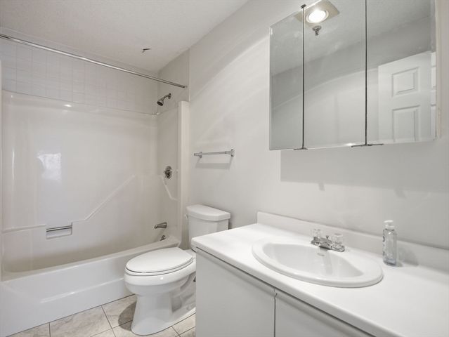 3920 Mystic Valley Pkwy 423, Medford, MA 02155