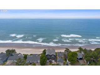1933 Sw COAST Ave, Lincoln City, OR 97367