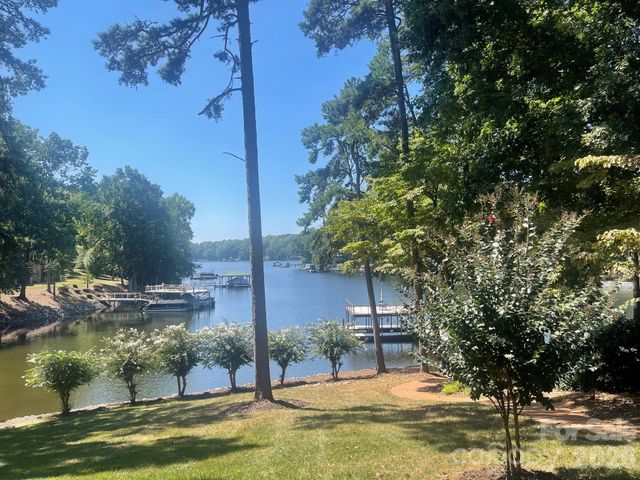 140 Holt Lane, Mooresville, NC 28117