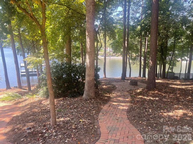 140 Holt Lane, Mooresville, NC 28117