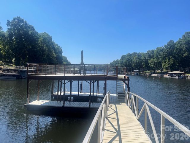 140 Holt Lane, Mooresville, NC 28117